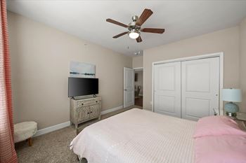 Short-term rental guest suite